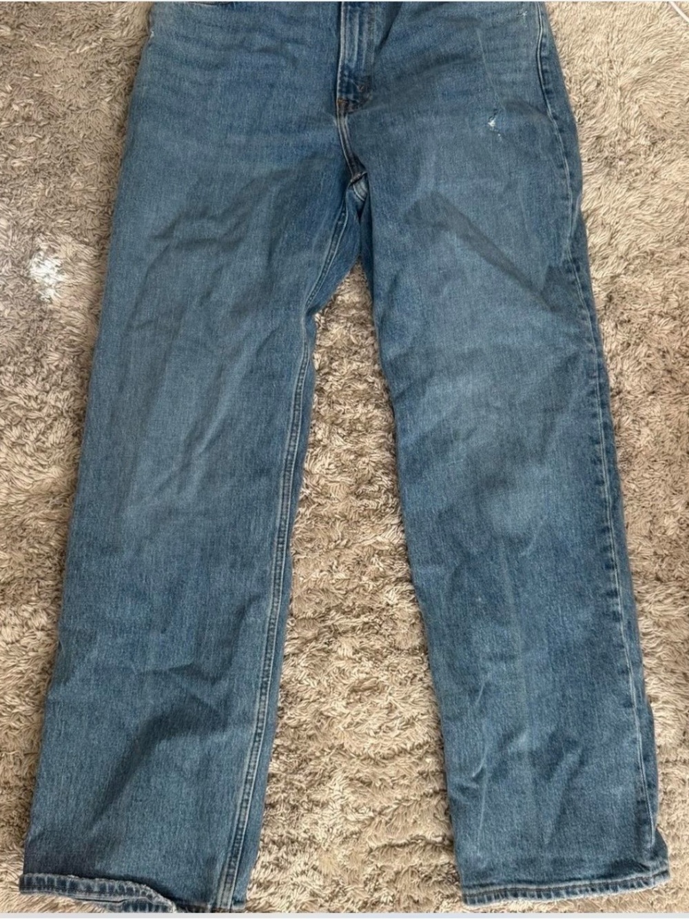 Abercrombie & Fitch 90’s Relaxed Curve Love. High Rise medium blue denim jeans.